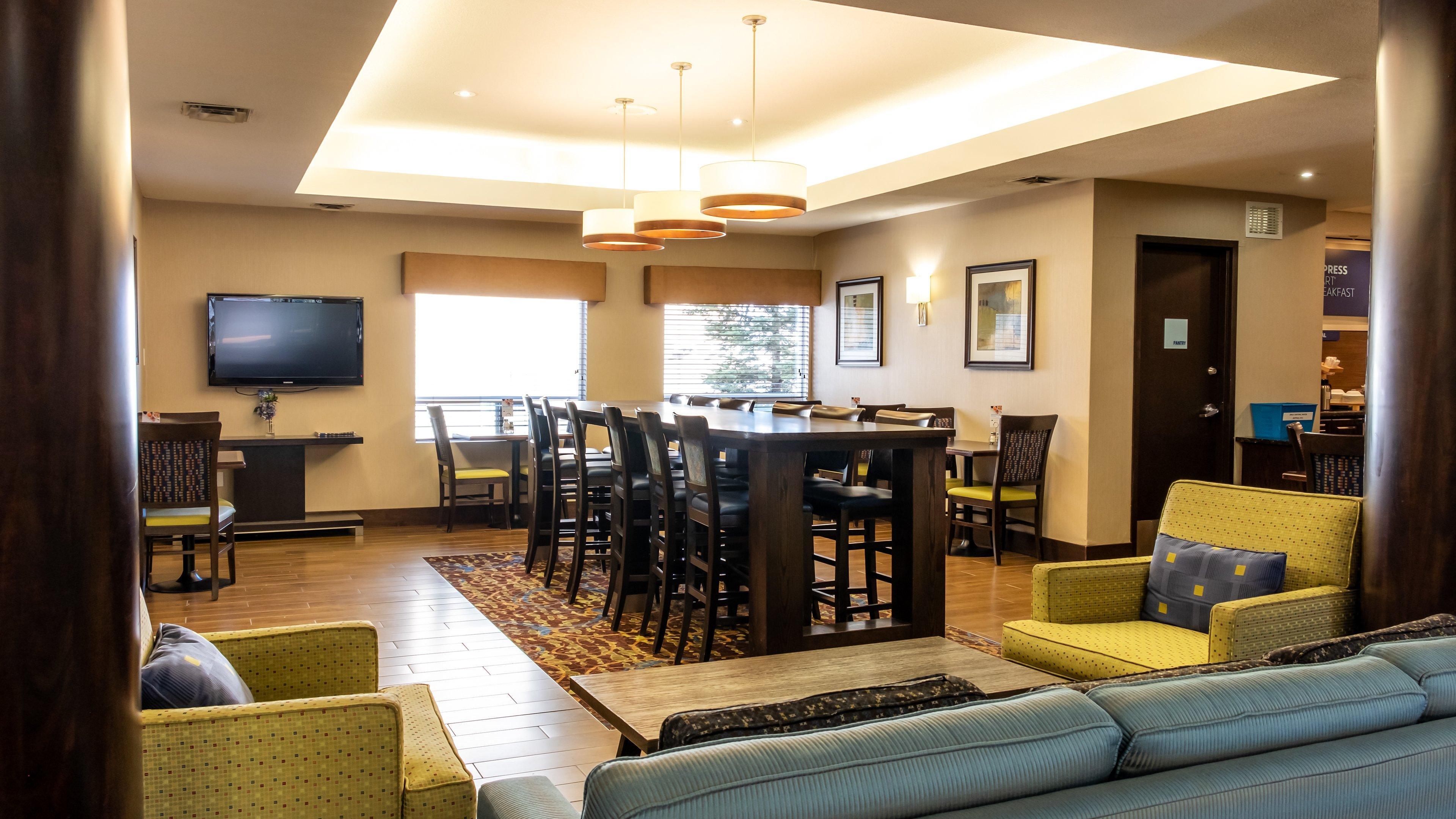 Holiday Inn Express Hotel & Suites - Edmonton International Airport By Ihg Ниску Екстериор снимка